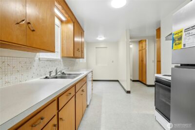 9052 12th Avenue NW, Seattle, WA 98117 - Photo 7