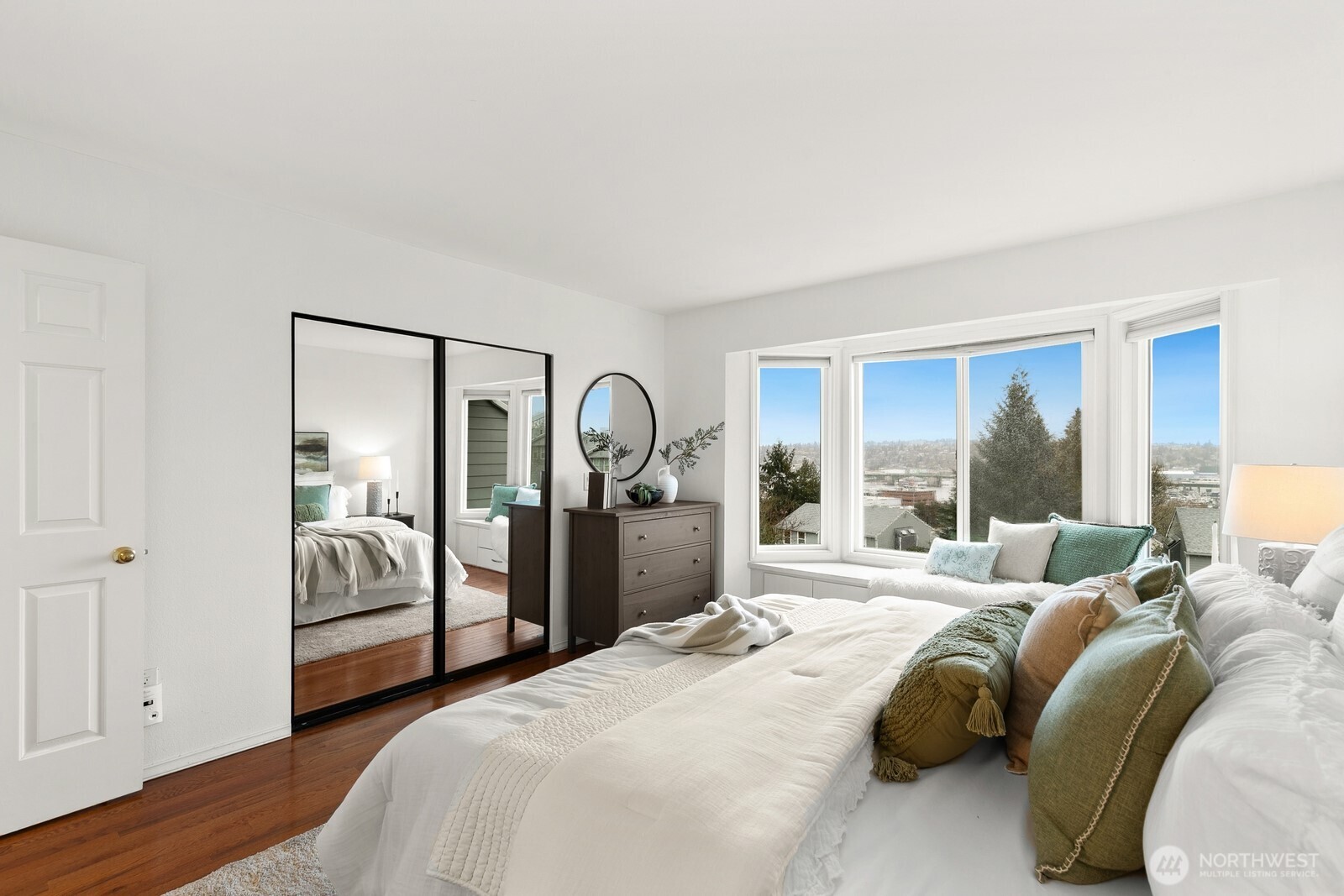 3835 25th Avenue W, Seattle, WA 98199