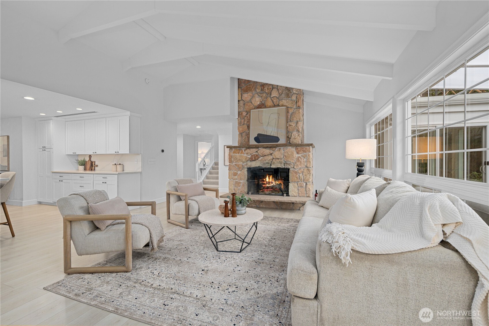 1626 W Beaver Lake Drive SE, Sammamish, WA 98075