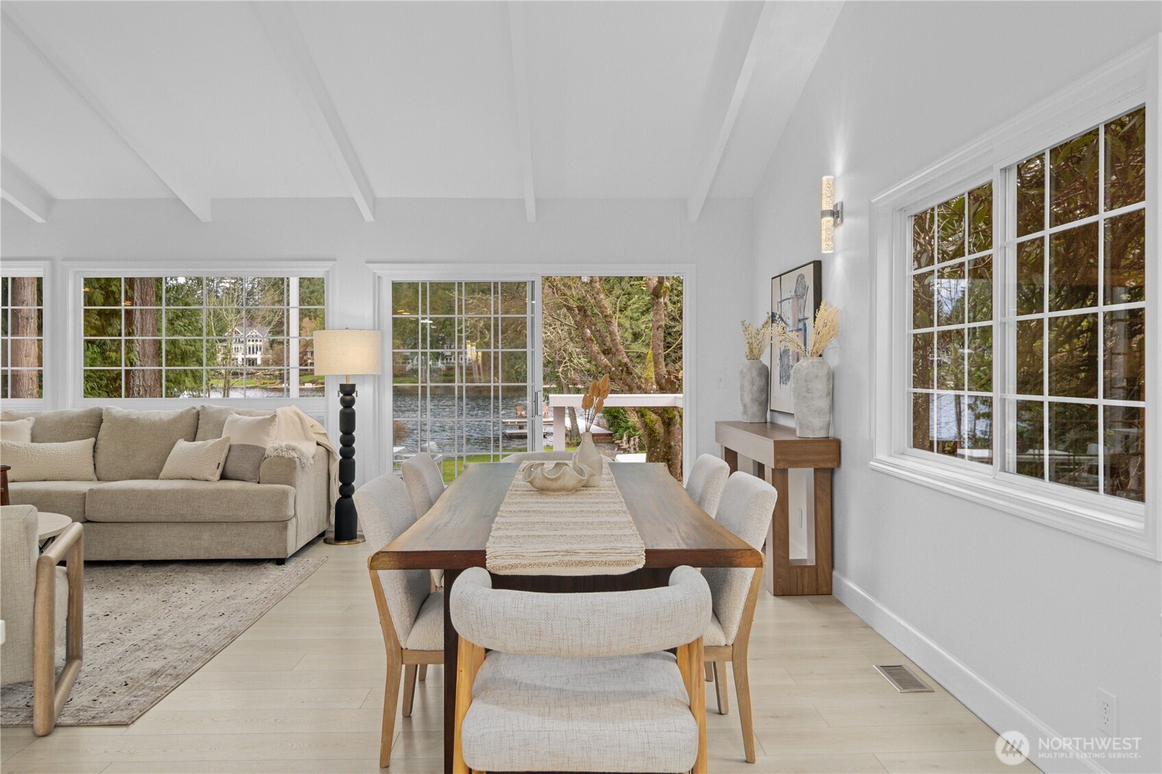 1626 W Beaver Lake Drive SE, Sammamish, WA 98075