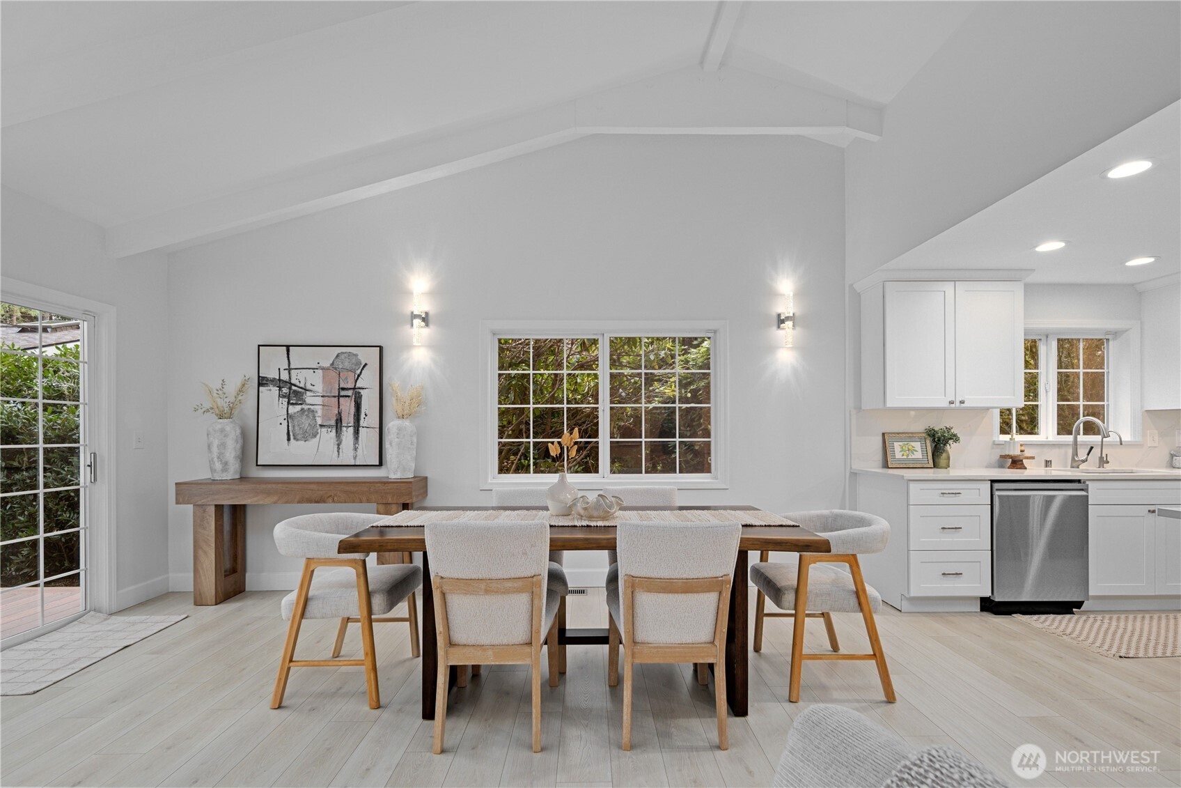 1626 W Beaver Lake Drive SE, Sammamish, WA 98075