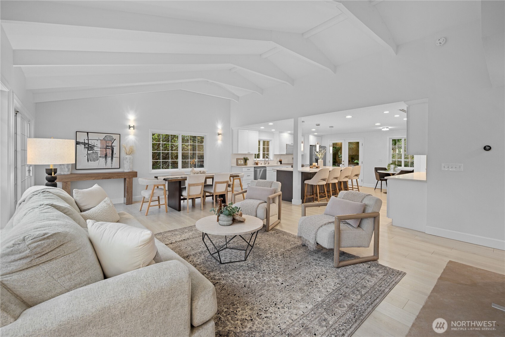 1626 W Beaver Lake Drive SE, Sammamish, WA 98075