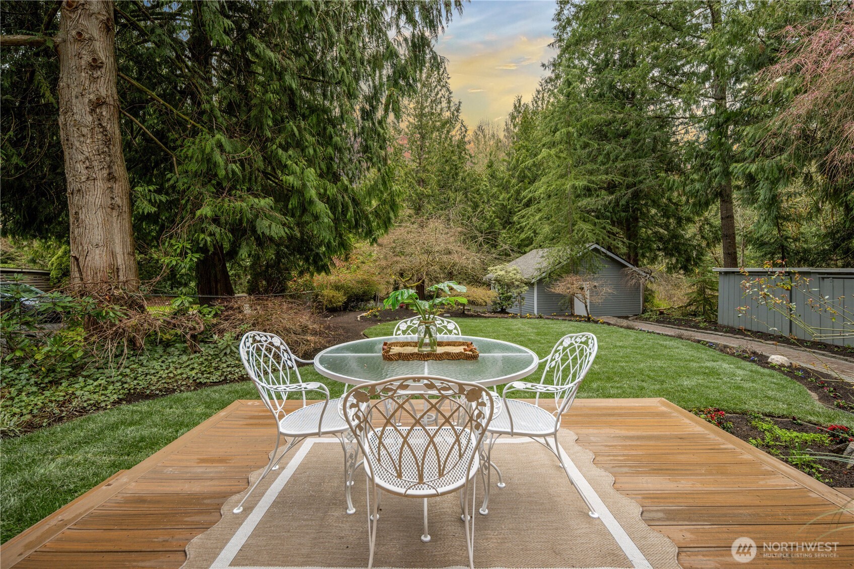 1626 W Beaver Lake Drive SE, Sammamish, WA 98075