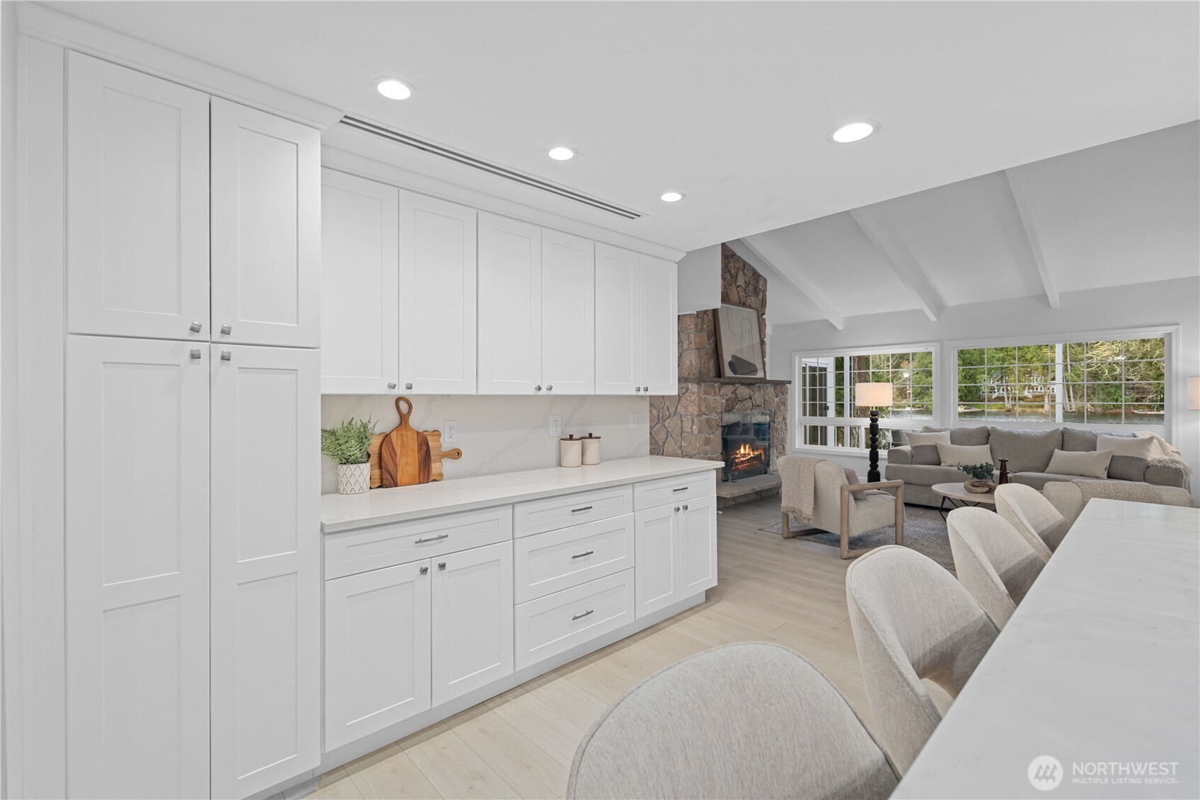 1626 W Beaver Lake Drive SE, Sammamish, WA 98075