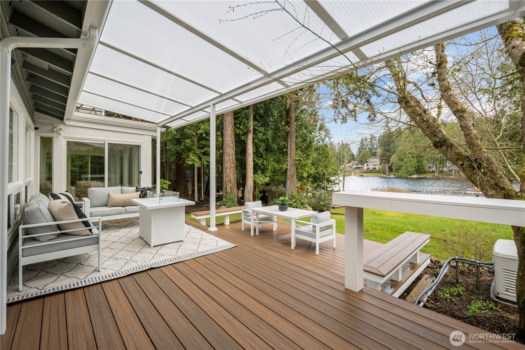 1626 W Beaver Lake Drive SE, Sammamish, WA 98075