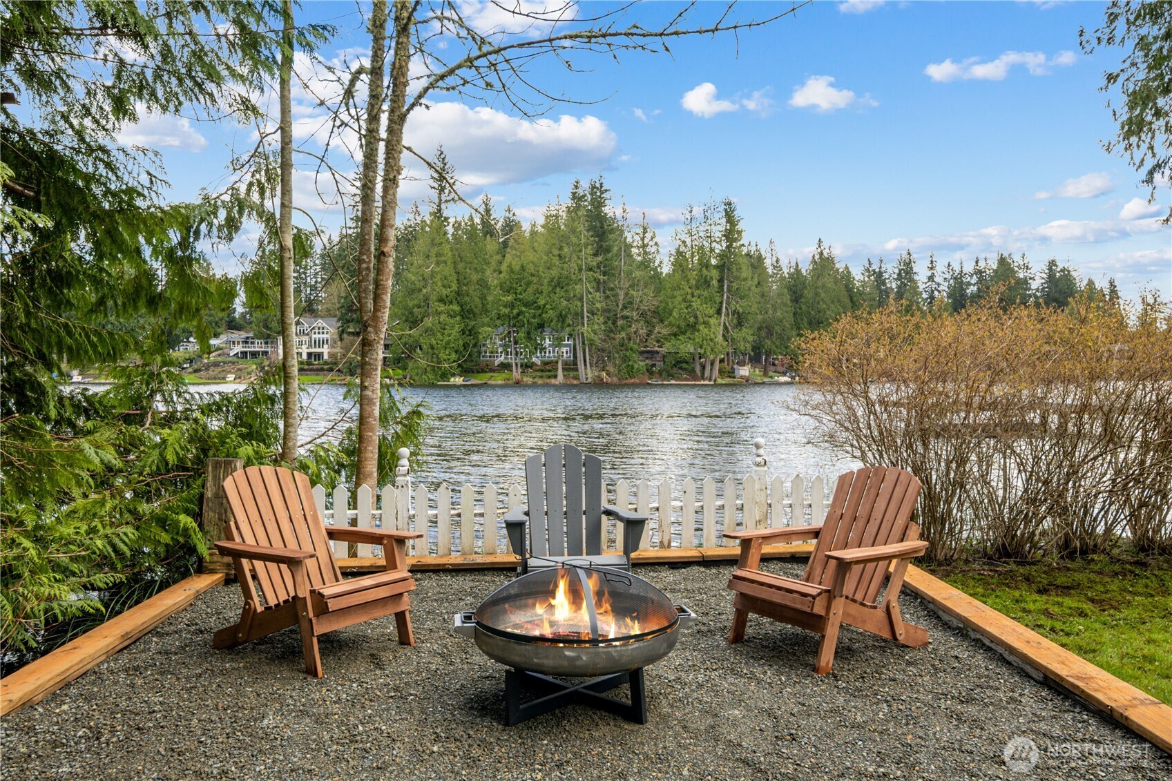 1626 W Beaver Lake Drive SE, Sammamish, WA 98075