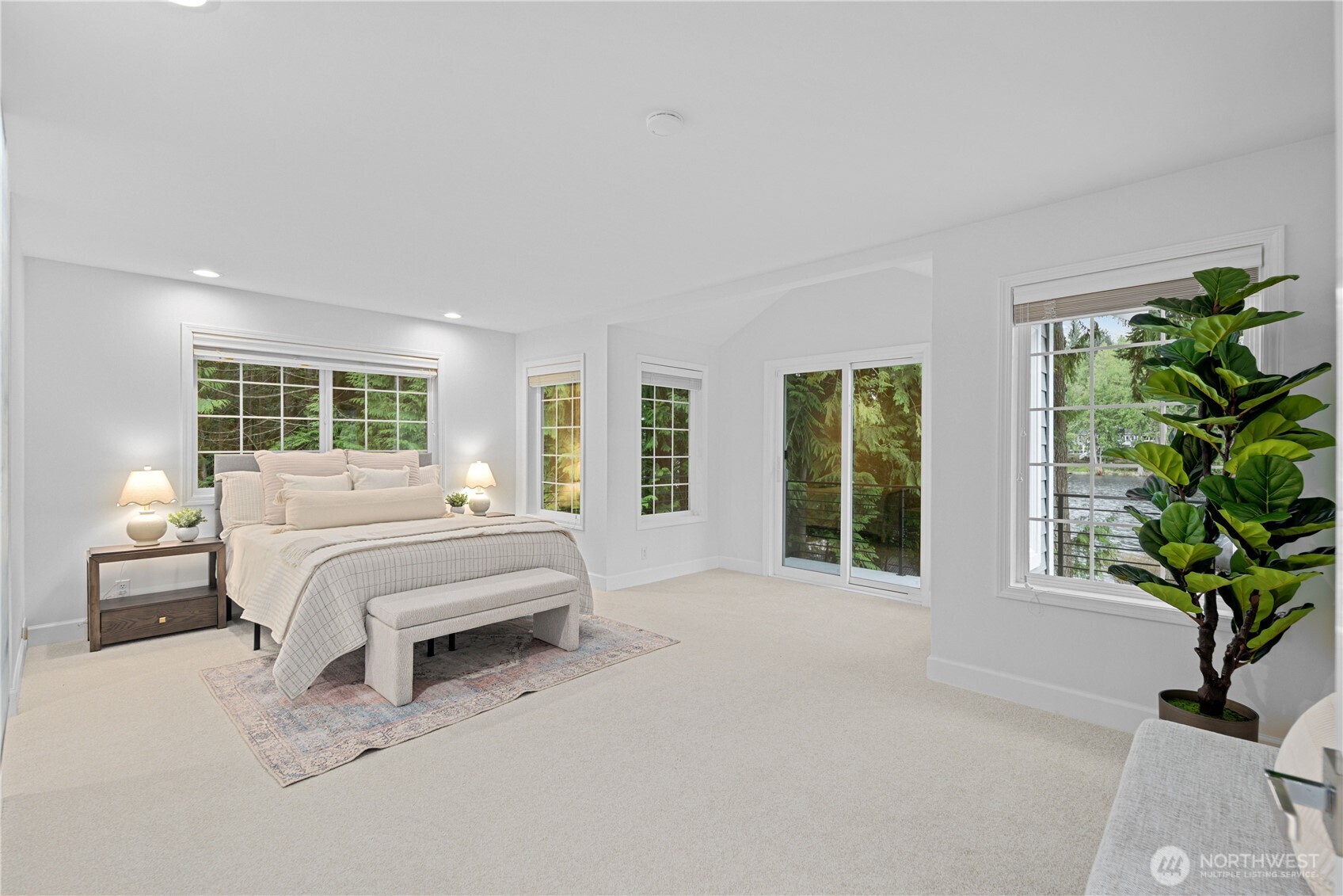 1626 W Beaver Lake Drive SE, Sammamish, WA 98075