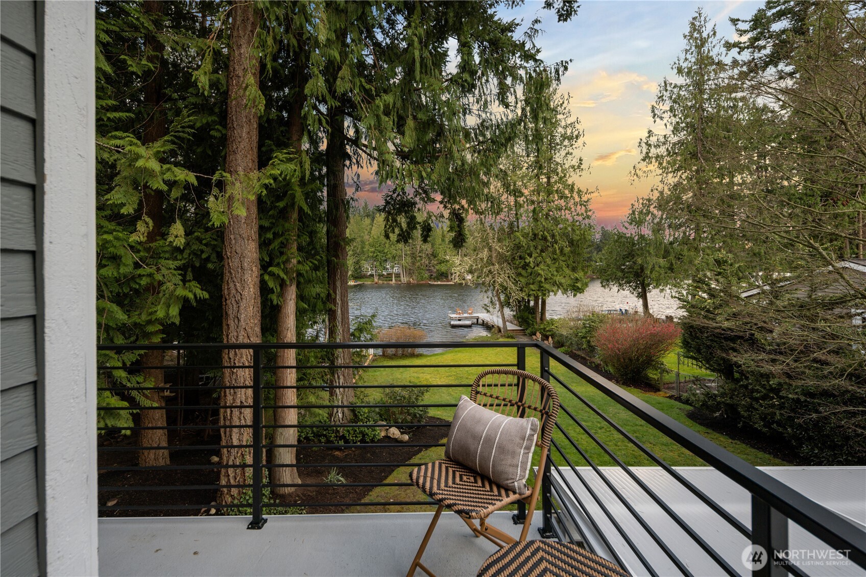 1626 W Beaver Lake Drive SE, Sammamish, WA 98075