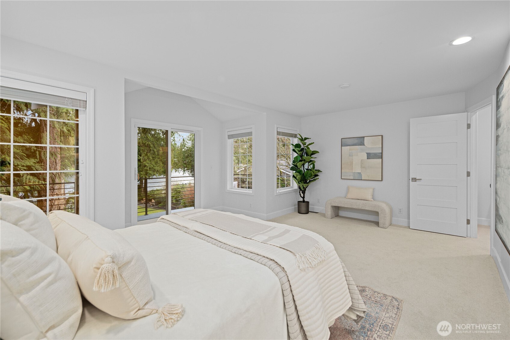 1626 W Beaver Lake Drive SE, Sammamish, WA 98075