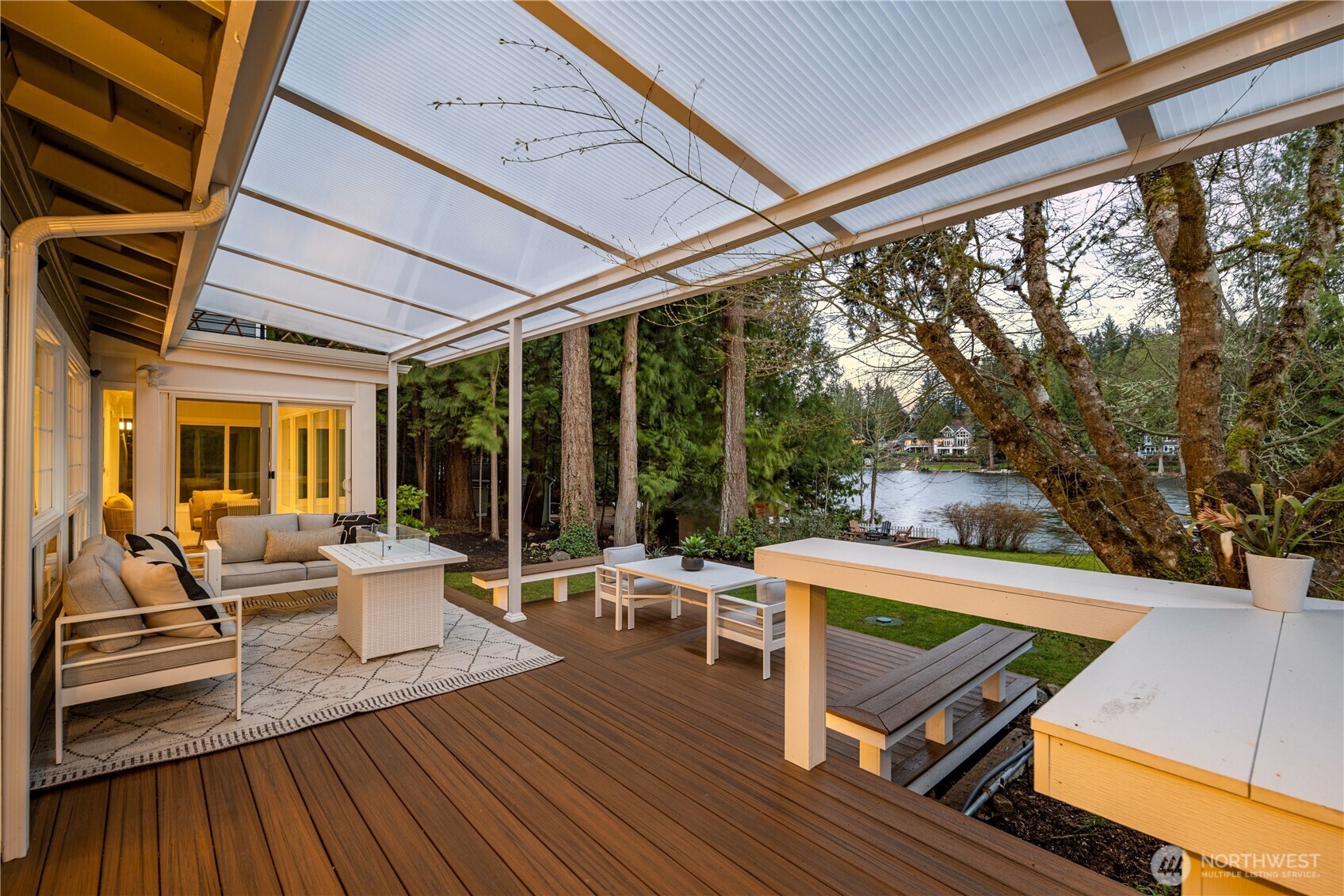 1626 W Beaver Lake Drive SE, Sammamish, WA 98075