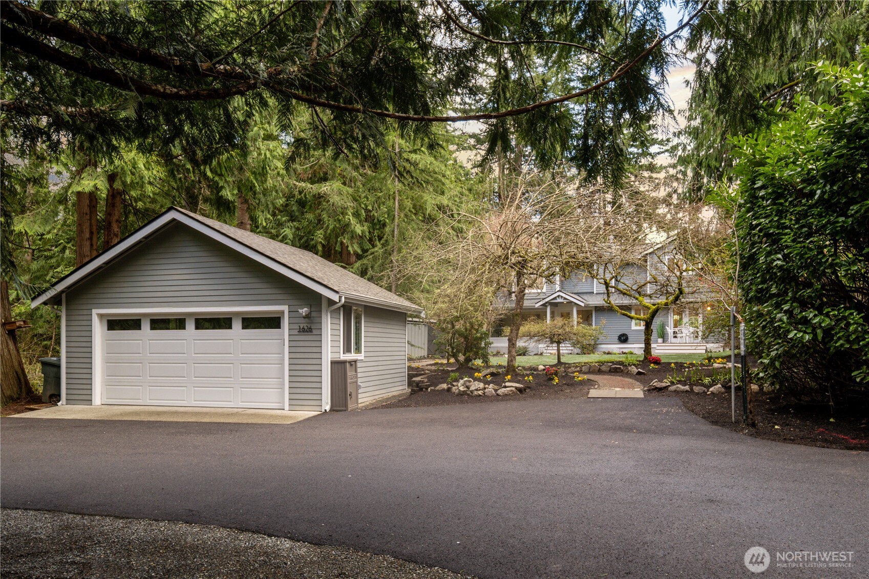 1626 W Beaver Lake Drive SE, Sammamish, WA 98075