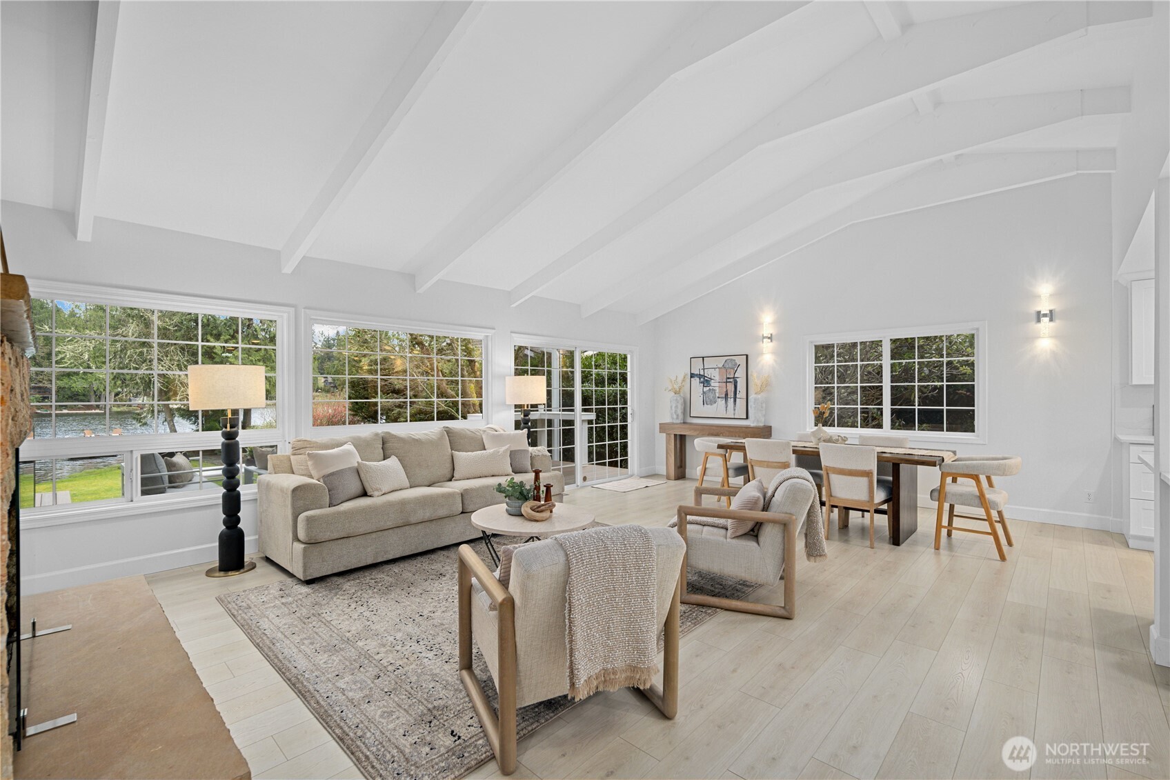 1626 W Beaver Lake Drive SE, Sammamish, WA 98075