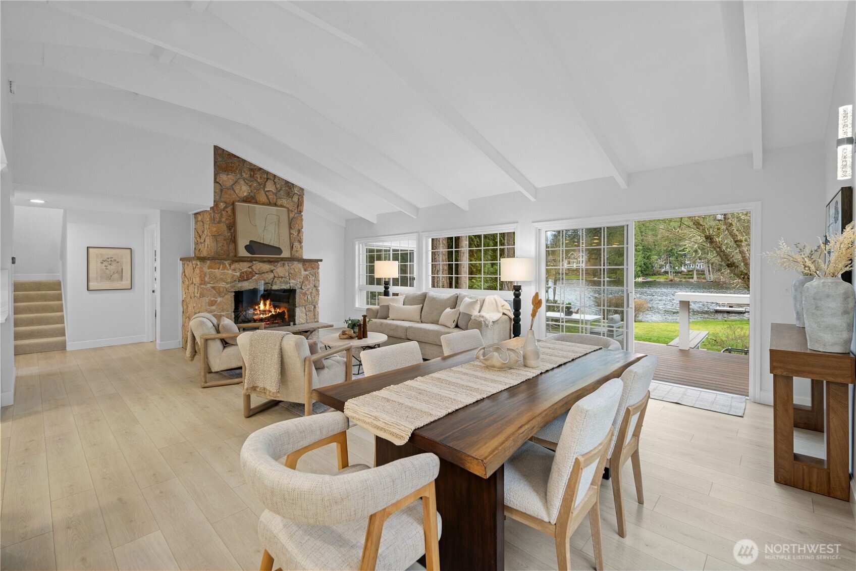 1626 W Beaver Lake Drive SE, Sammamish, WA 98075