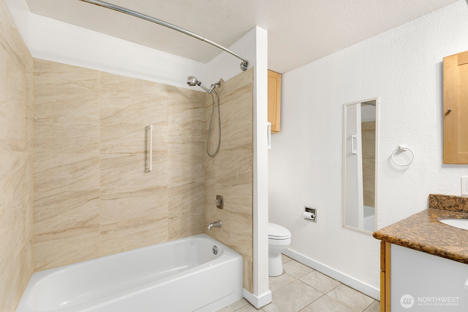 19857 25th Avenue NE #105, Shoreline, WA 98155