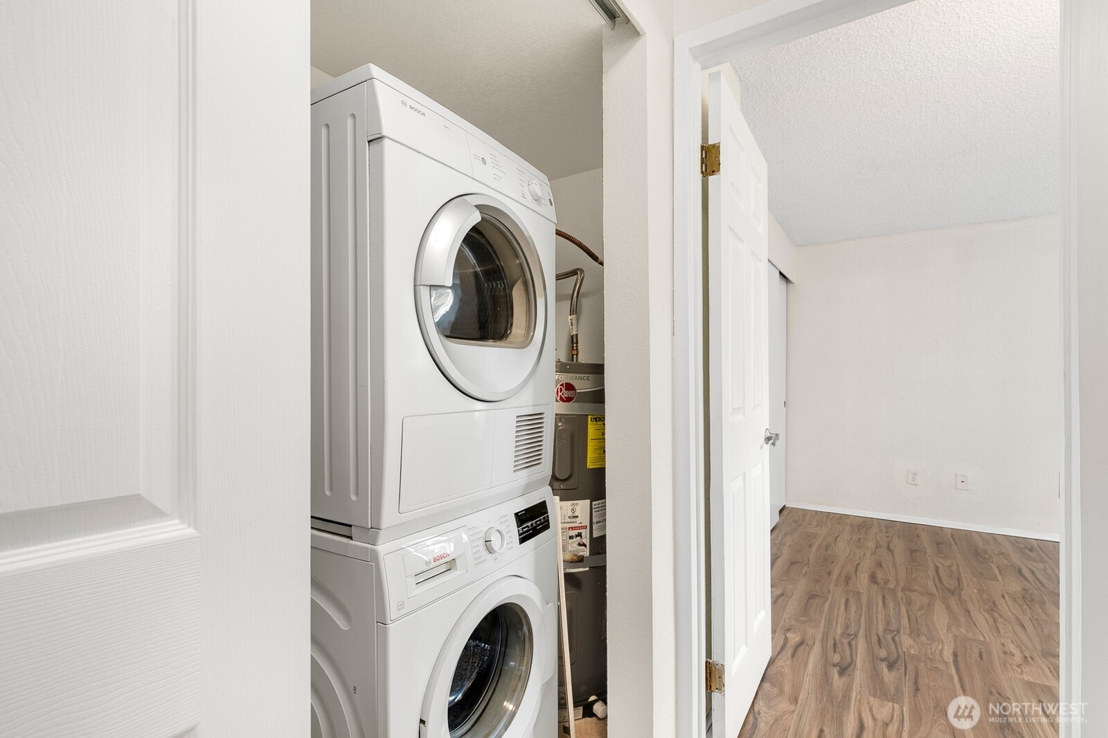 19857 25th Avenue NE #105, Shoreline, WA 98155