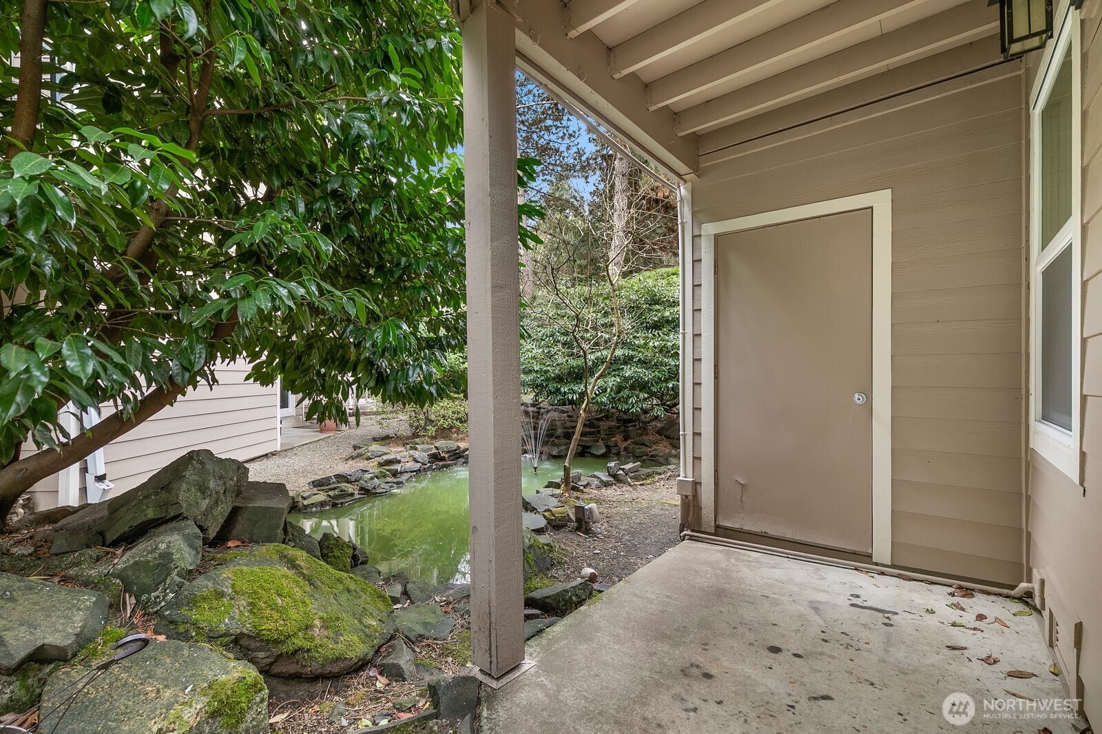 19857 25th Avenue NE #105, Shoreline, WA 98155