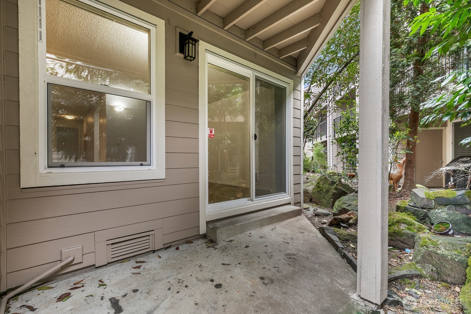 19857 25th Avenue NE #105, Shoreline, WA 98155