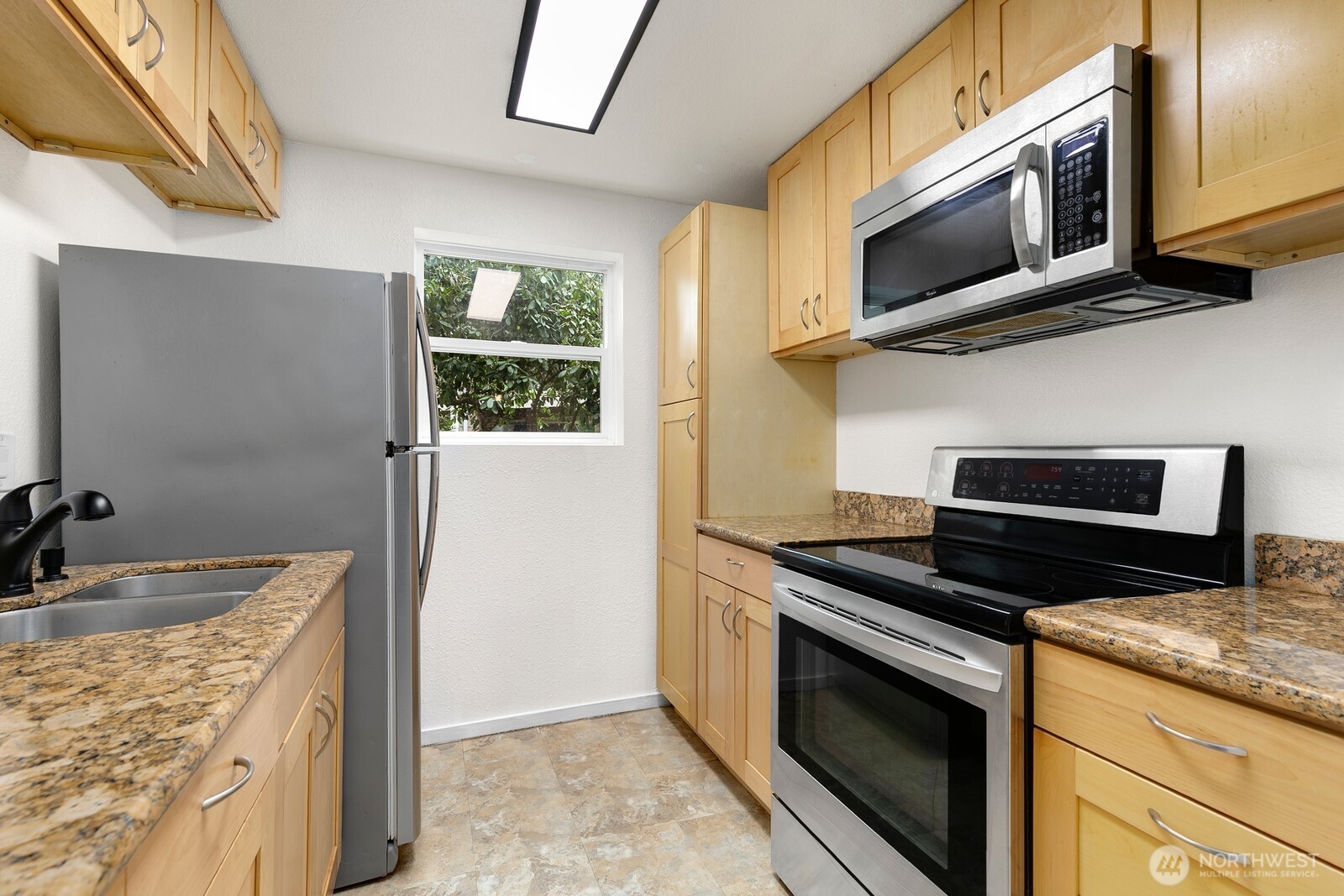 19857 25th Avenue NE #105, Shoreline, WA 98155