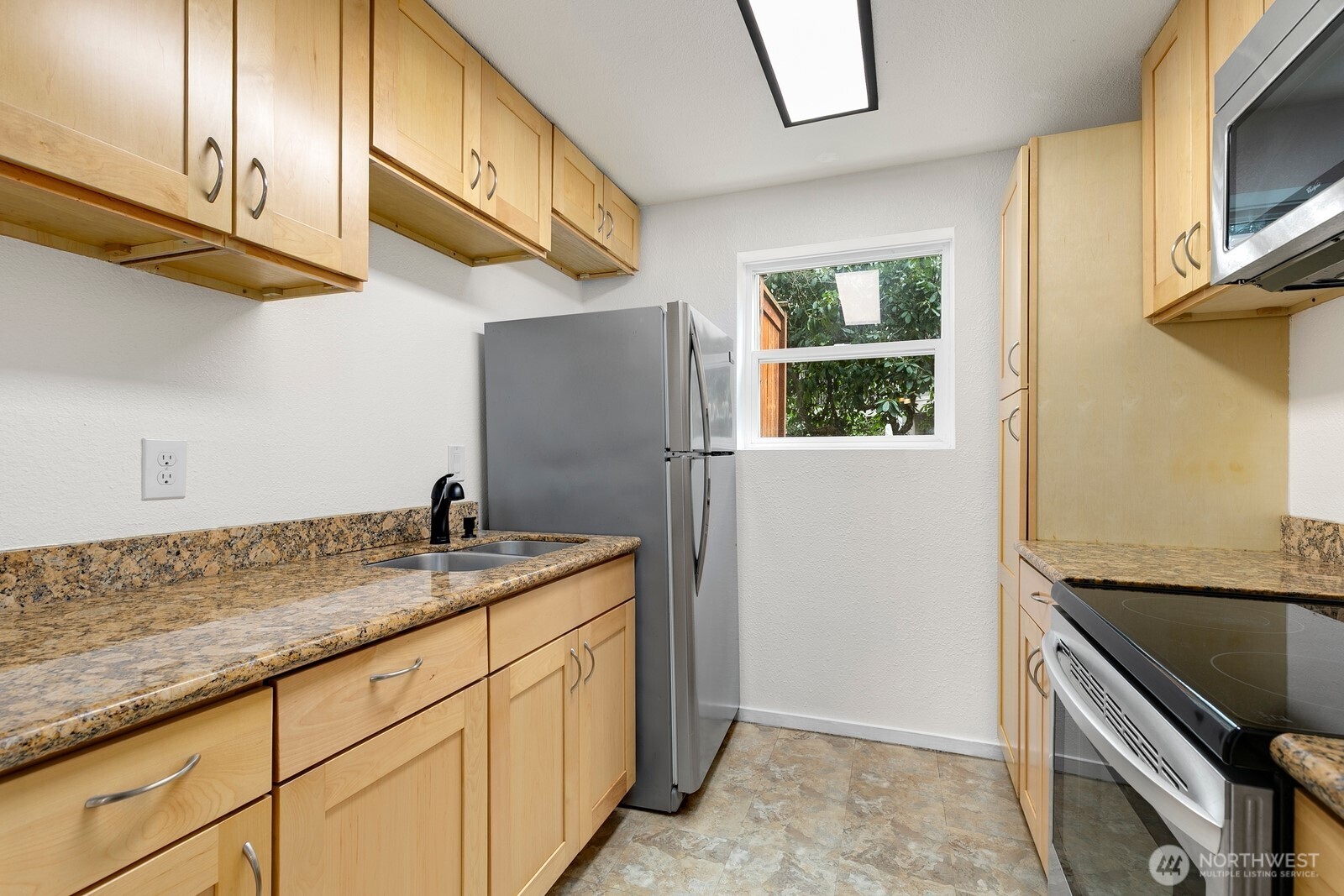 19857 25th Avenue NE #105, Shoreline, WA 98155