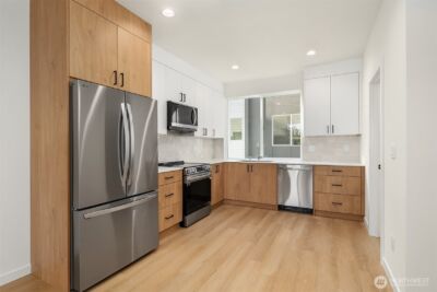 18017 2nd Avenue NE #B, Seattle, WA 98155 - Photo 2