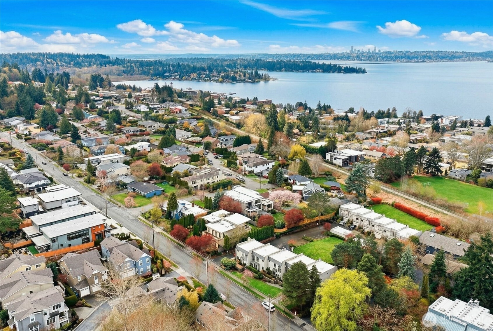 6527 106th Avenue NE #10, Kirkland, WA 98033