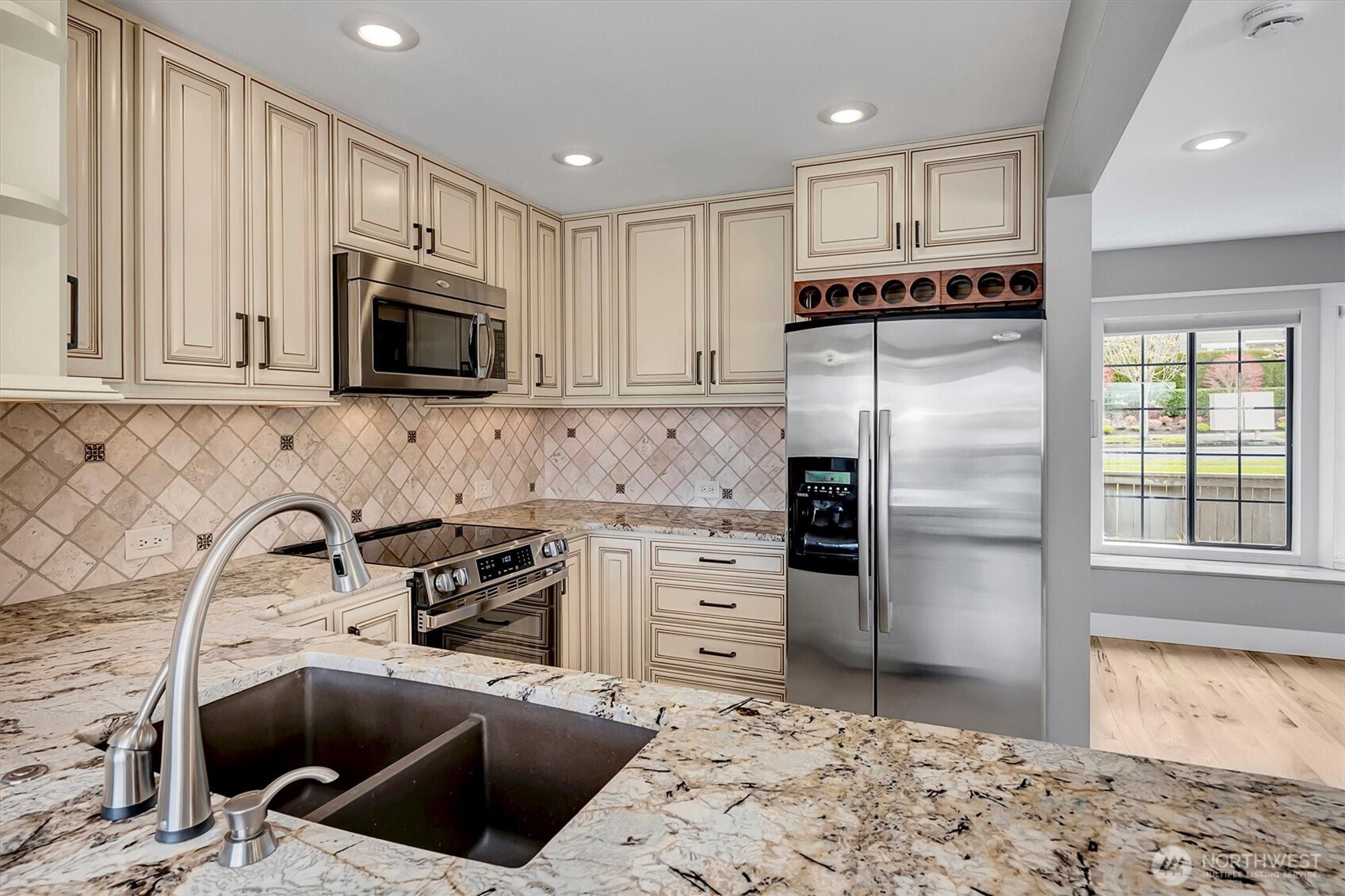 6527 106th Avenue NE #10, Kirkland, WA 98033