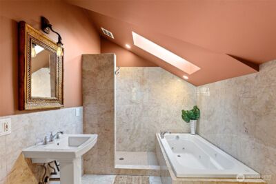 1524 10th Avenue W, Seattle, WA 98119 - Photo 20