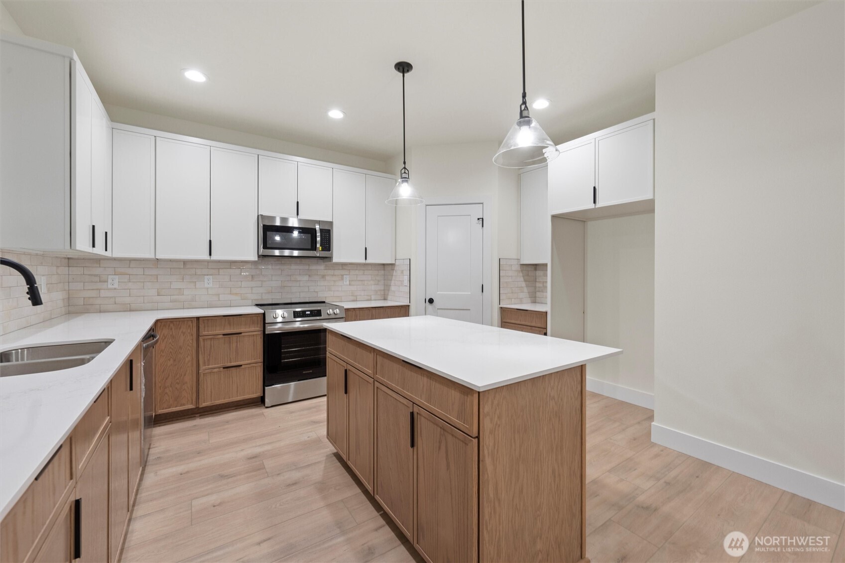 744 N WIDGEON Street , Moses Lake, WA 98837