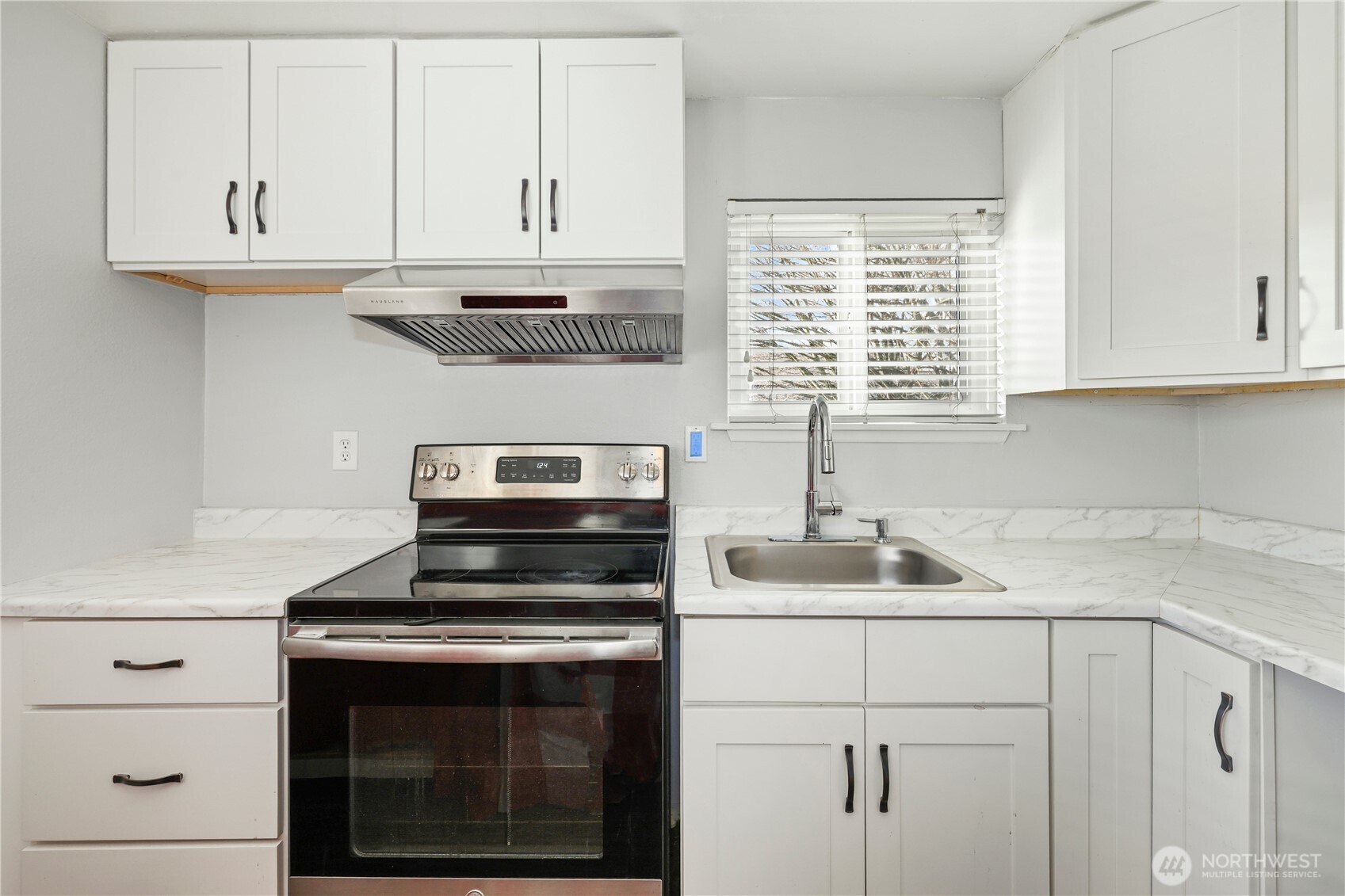 1318 S J Street , Tacoma, WA 98405