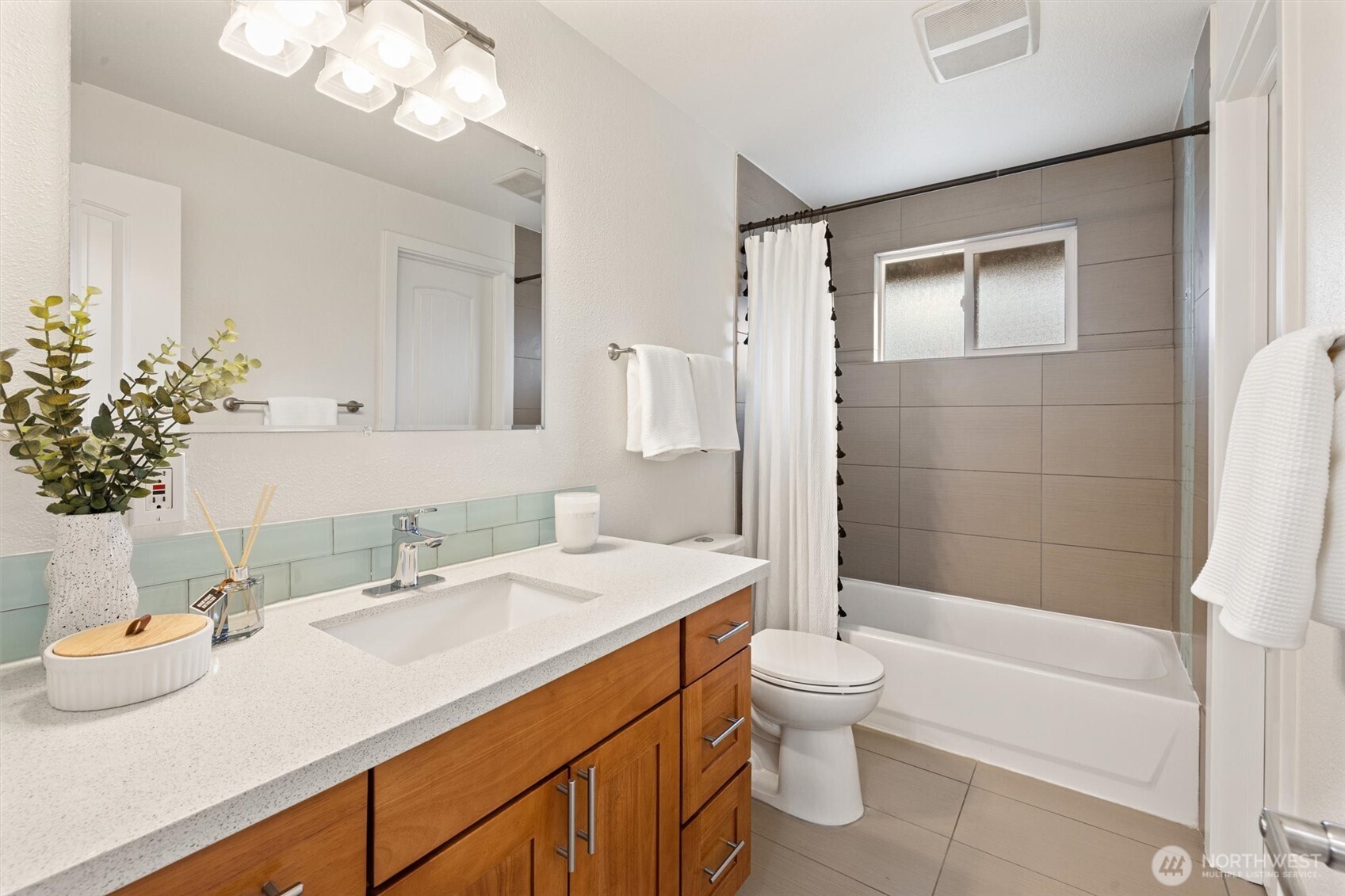 15601 125th Place NE, Woodinville, WA 98072