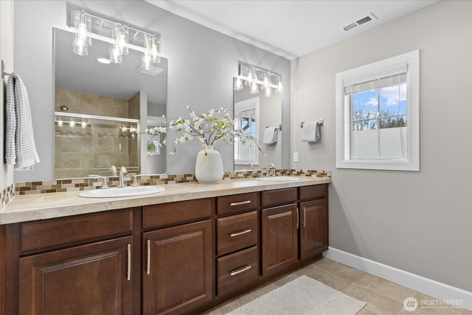 20048 94th Drive NE, Bothell, WA 98011-2348