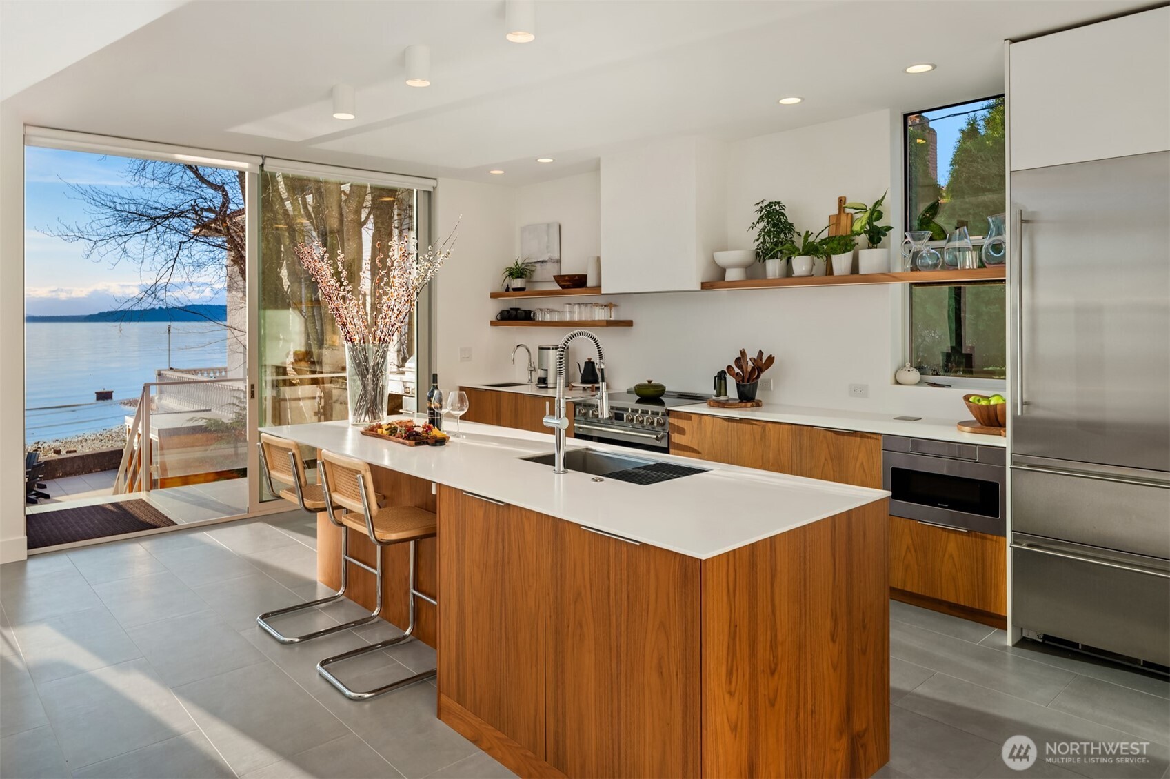 4717 Beach Drive SW, Seattle, WA 98116