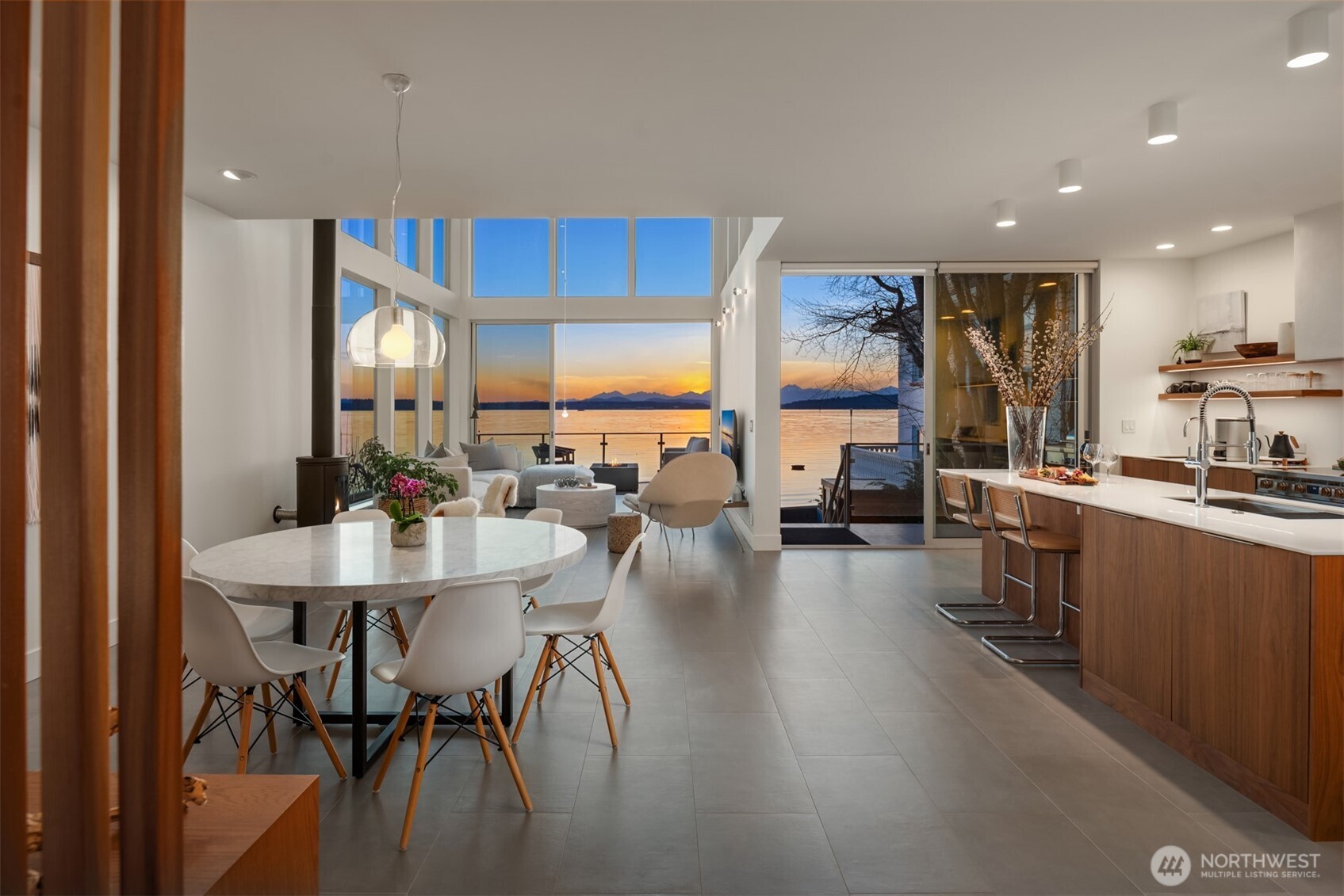 4717 Beach Drive SW, Seattle, WA 98116