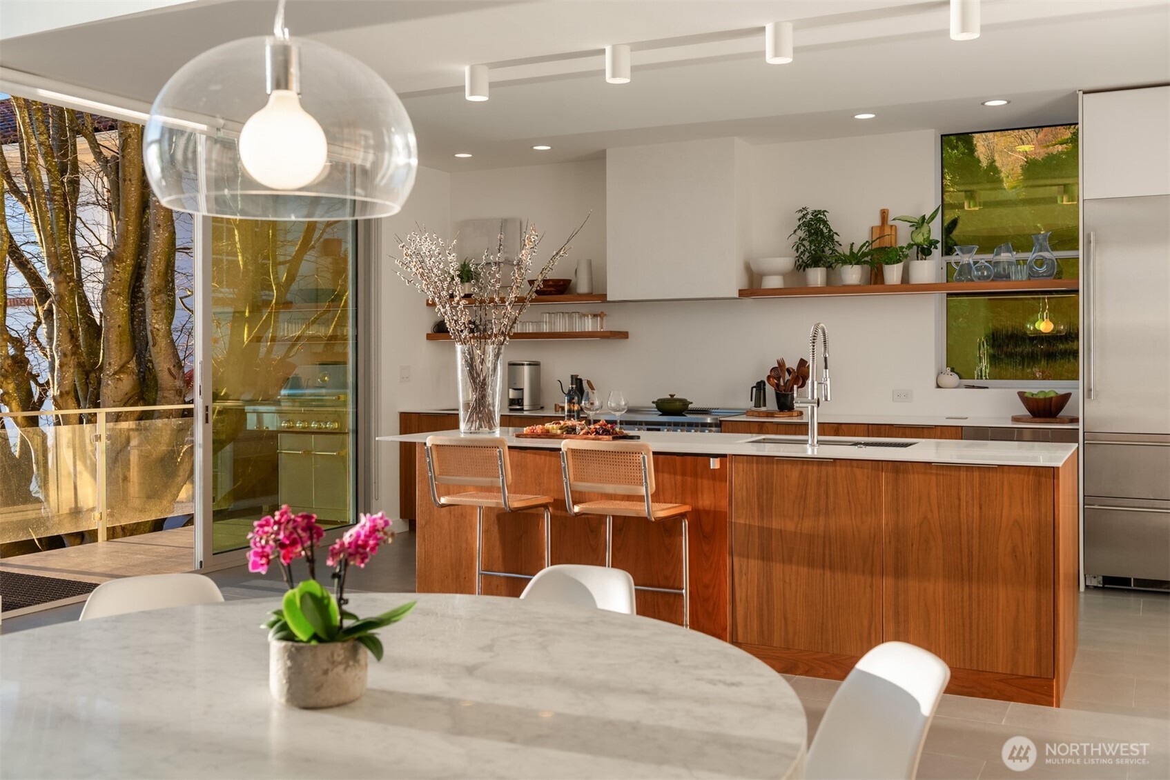 4717 Beach Drive SW, Seattle, WA 98116