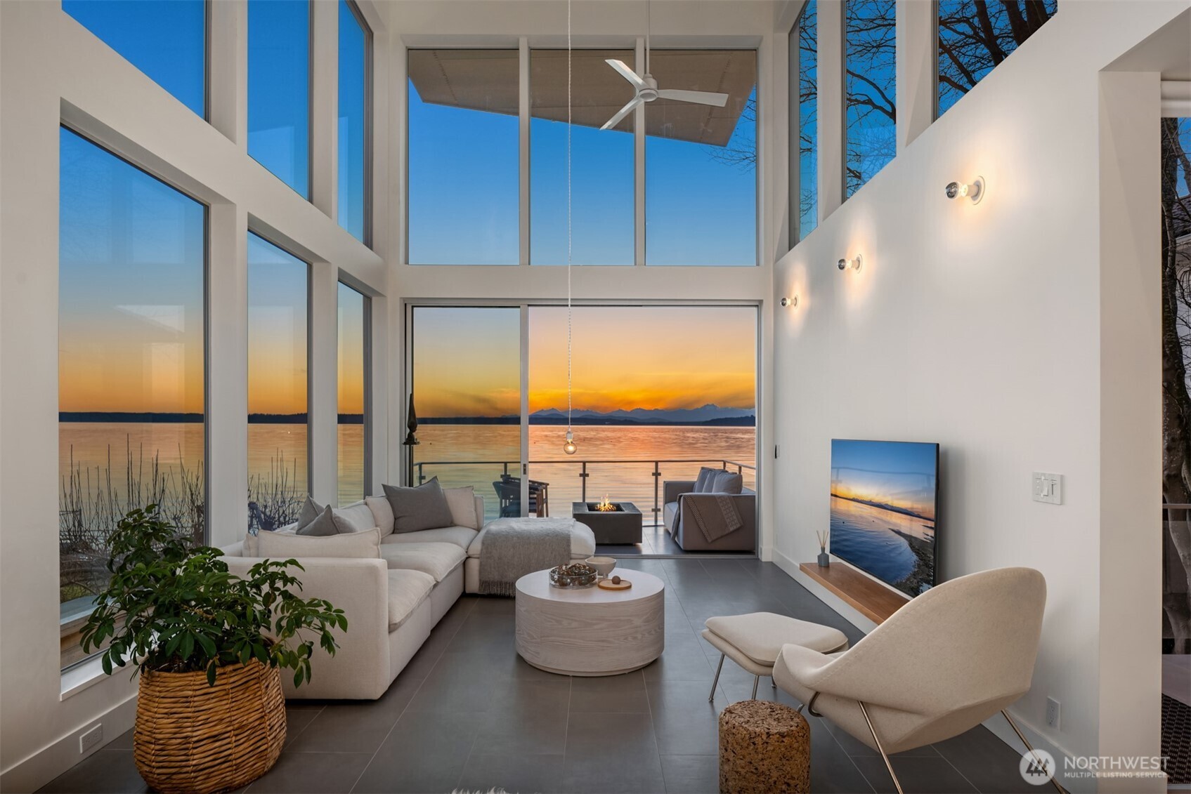 4717 Beach Drive SW, Seattle, WA 98116