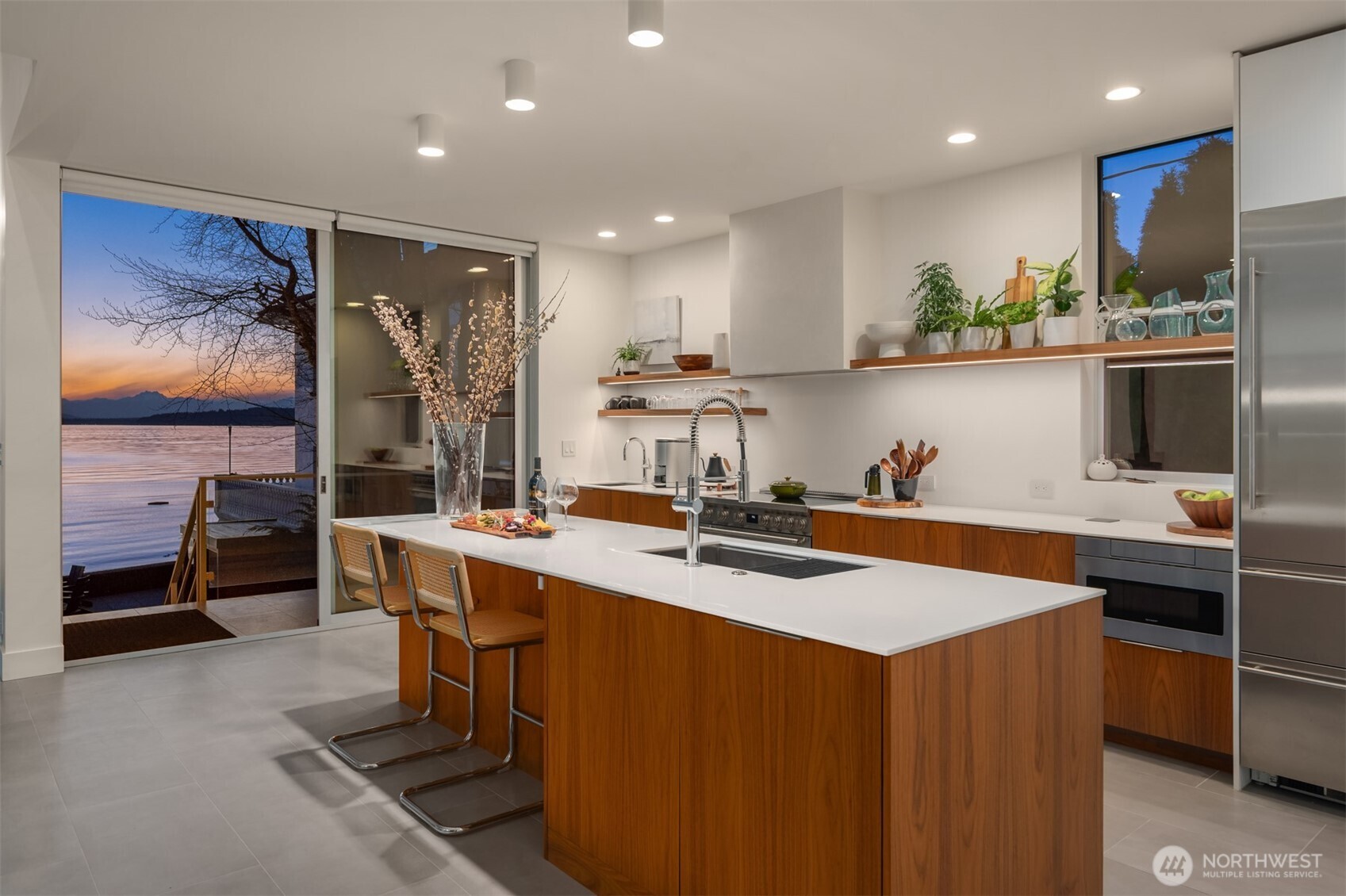 4717 Beach Drive SW, Seattle, WA 98116