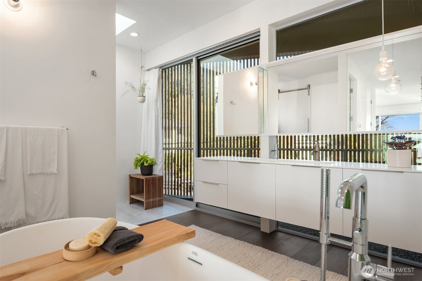 4717 Beach Drive SW, Seattle, WA 98116