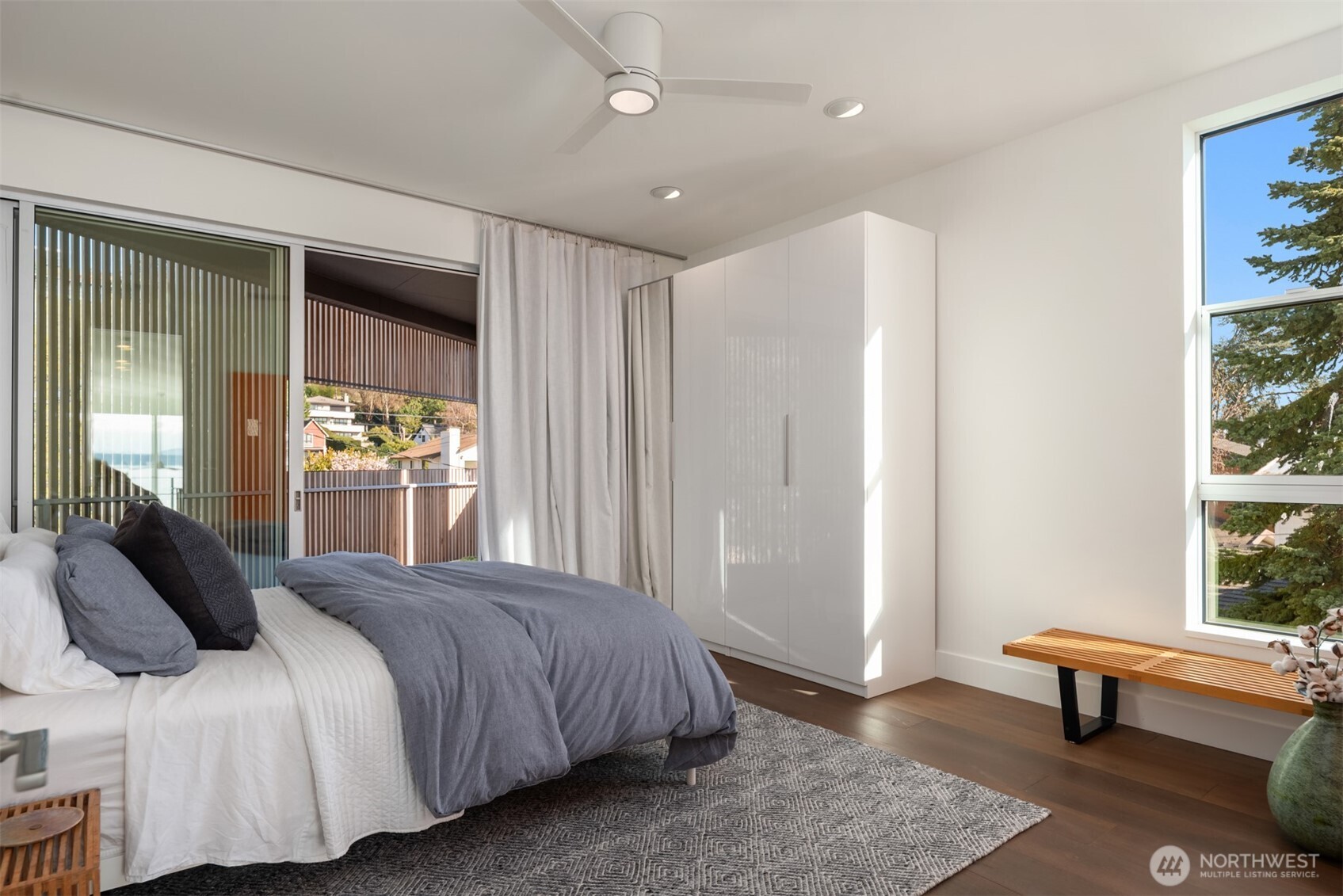 4717 Beach Drive SW, Seattle, WA 98116