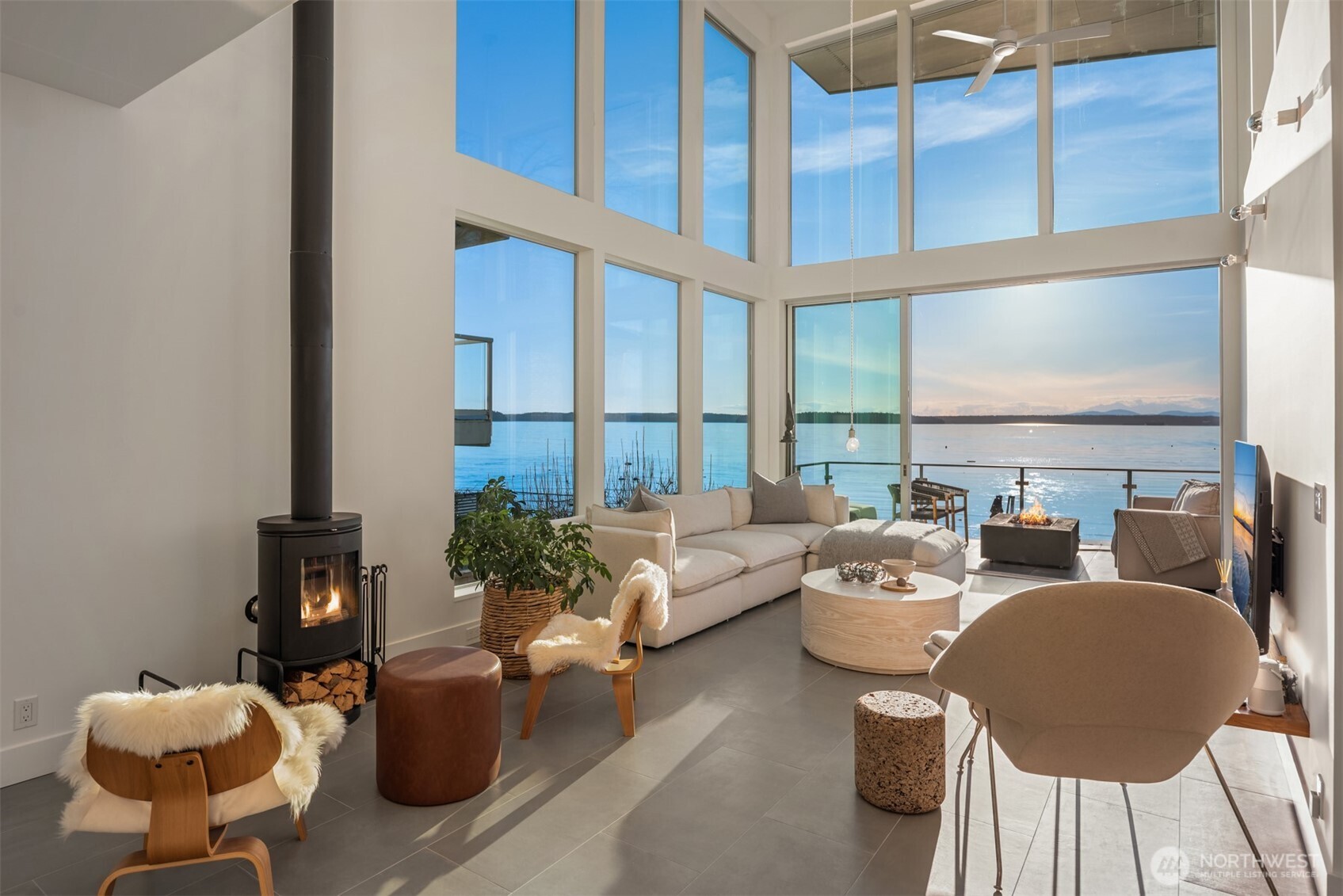 4717 Beach Drive SW, Seattle, WA 98116