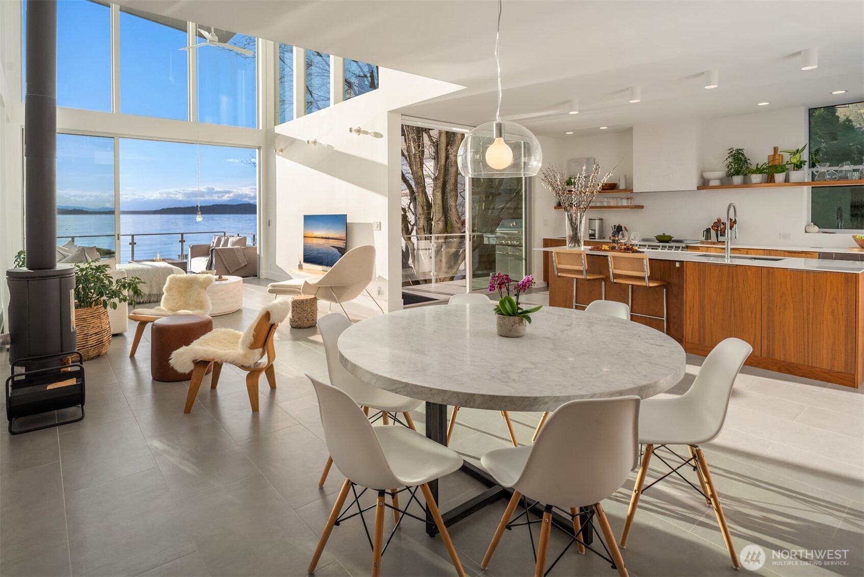 4717 Beach Drive SW, Seattle, WA 98116