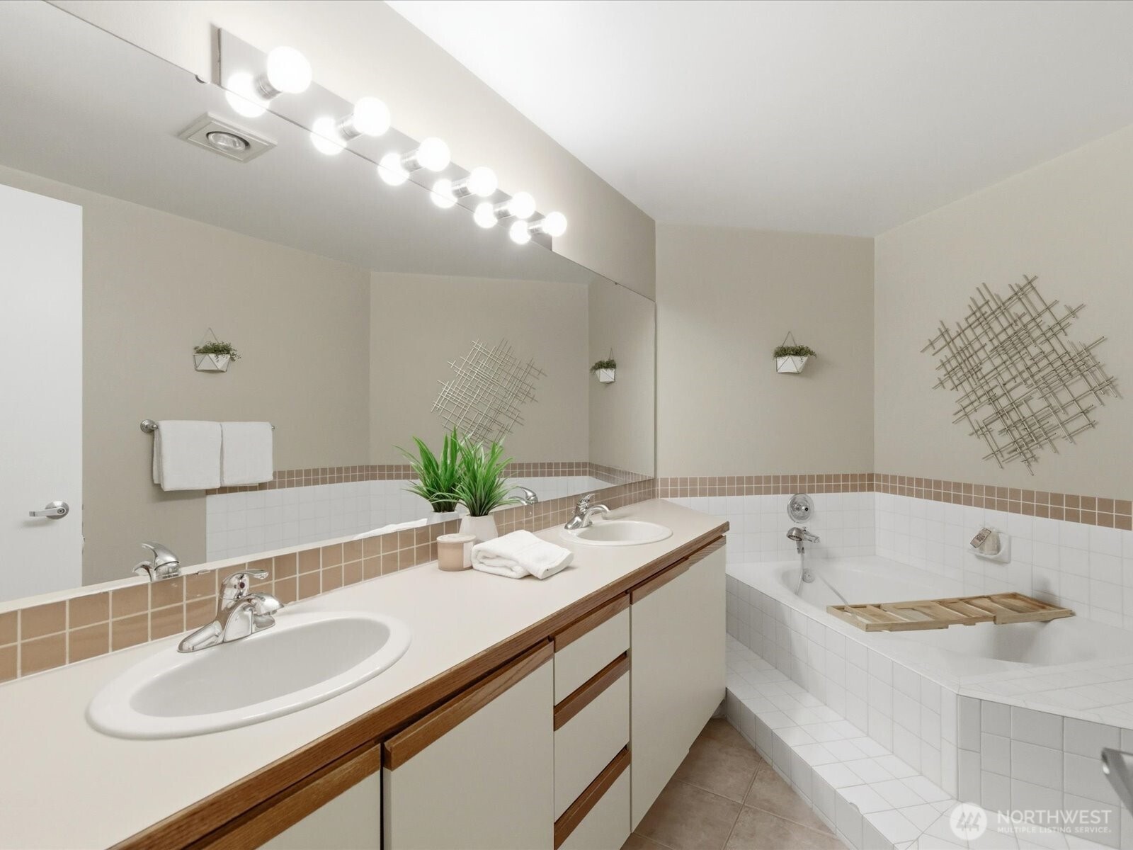 1400 Taylor Avenue N #201, Seattle, WA 98109