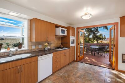 3955 Phinney Avenue N, Seattle, WA 98103 - Photo 10