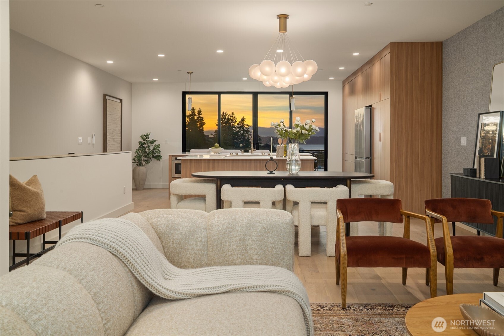 614 5th Avenue S #A103, Edmonds, WA 98020