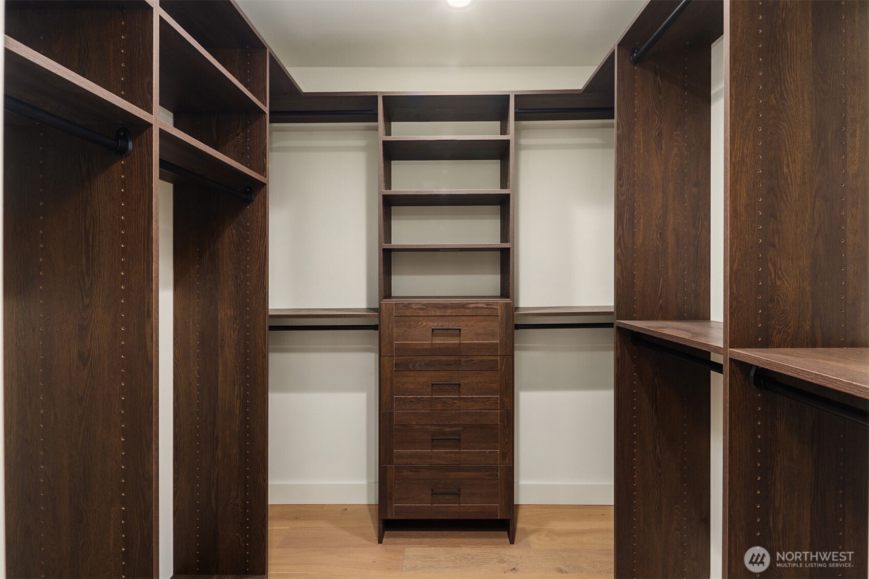 614 5th Avenue S #A103, Edmonds, WA 98020