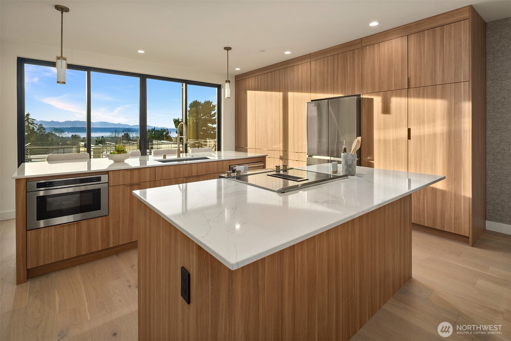 614 5th Avenue S #A103, Edmonds, WA 98020