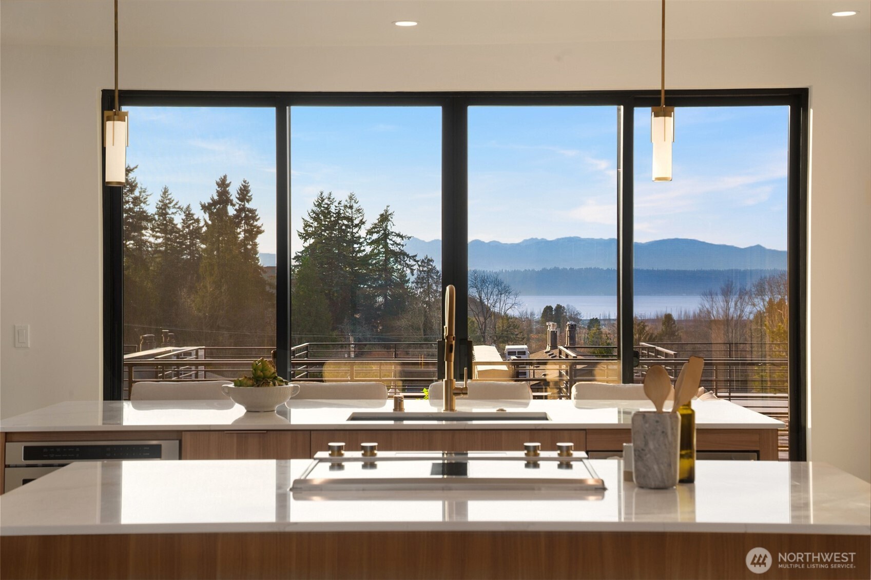 614 5th Avenue S #A103, Edmonds, WA 98020