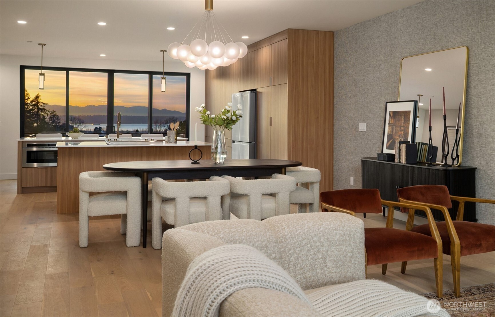 614 5th Avenue S #A103, Edmonds, WA 98020