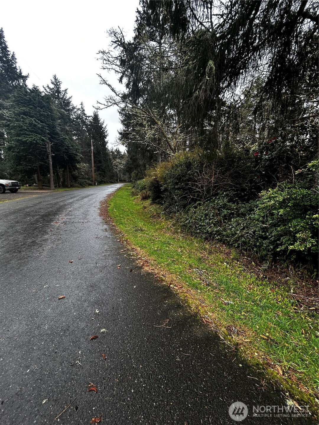 379 Eridani Loop SE, Ocean Shores, WA 98569-9779