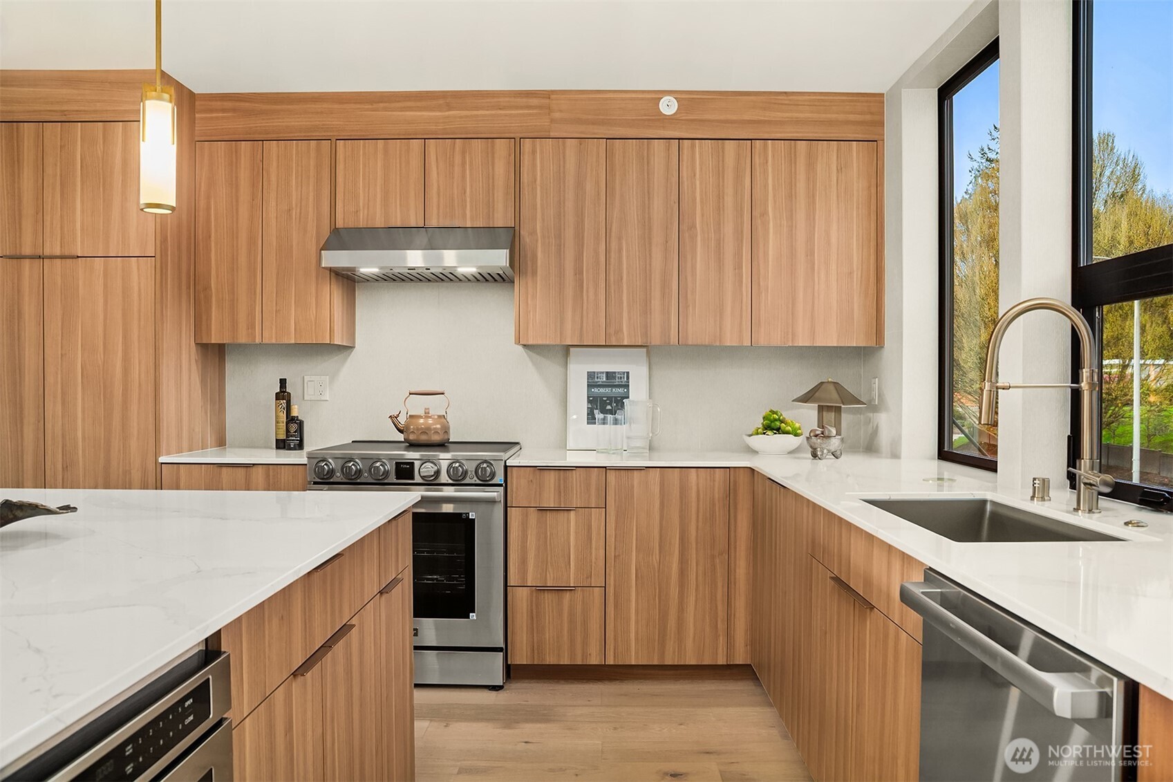 614 5th Avenue S #B103, Edmonds, WA 98020