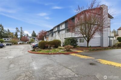 8823 Holly Drive #E201, Everett, WA 98208
